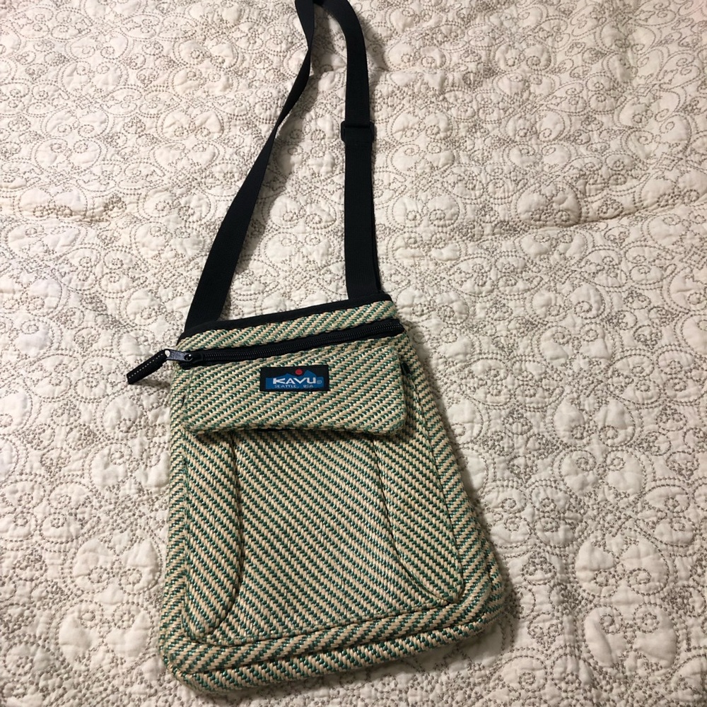 Like new Kavu crossbody Purse